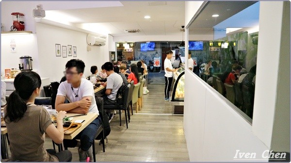 鮮蔬活複合式蔬食料理：《松山捷運小巨蛋站蔬食》推薦隱藏在巷弄的人文鮮活養生素食餐廳\健康有機認證蔬食-『鮮蔬活複合式蔬食料理』