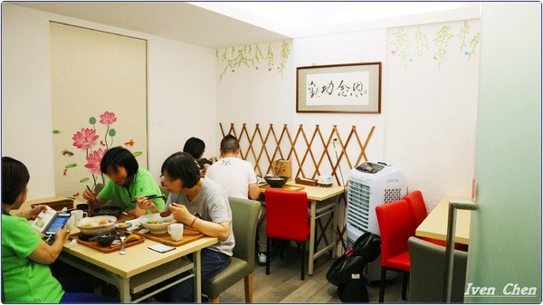 鮮蔬活複合式蔬食料理：《松山捷運小巨蛋站蔬食》推薦隱藏在巷弄的人文鮮活養生素食餐廳\健康有機認證蔬食-『鮮蔬活複合式蔬食料理』