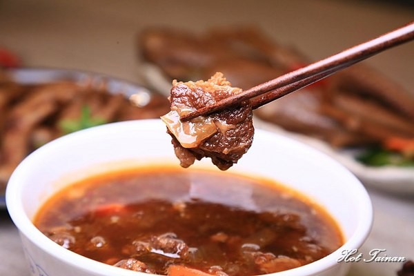 總裁灶腳:【台南美食】滷味好吃就算了!連辣椒都很誇張好吃的滷味店:總裁灶腳