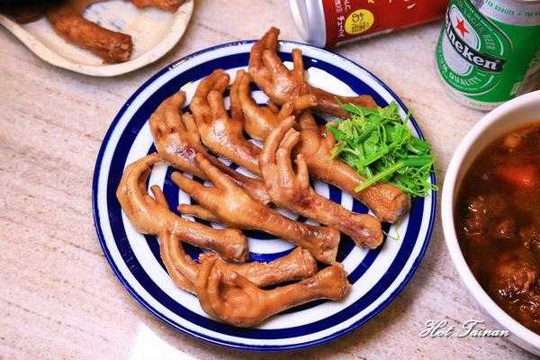 總裁灶腳:【台南美食】滷味好吃就算了!連辣椒都很誇張好吃的滷味店:總裁灶腳