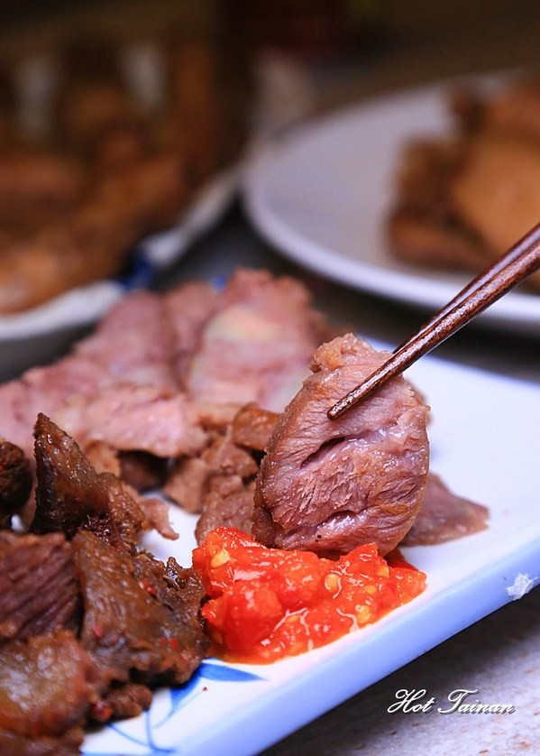 總裁灶腳:【台南美食】滷味好吃就算了!連辣椒都很誇張好吃的滷味店:總裁灶腳