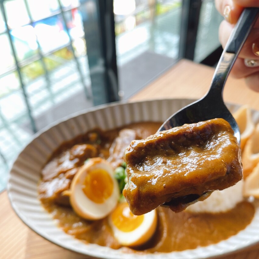 tuman café 圖們咖啡｜超chill美景咖啡｜基隆正濱漁港彩虹屋  在地小卷吉古拉入菜  蹦出創意好滋味