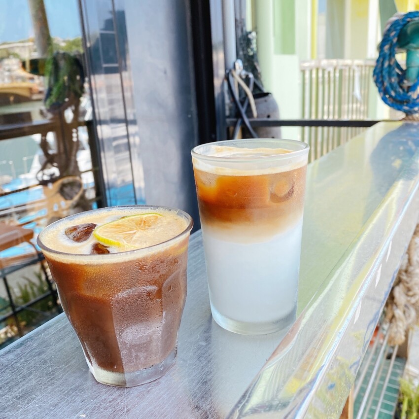 tuman café 圖們咖啡｜超chill美景咖啡｜基隆正濱漁港彩虹屋  在地小卷吉古拉入菜  蹦出創意好滋味