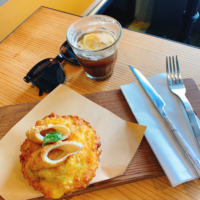 tuman café 圖們咖啡｜超chill美景咖啡｜基隆正濱漁港彩虹屋  在地小卷吉古拉入菜  蹦出創意好滋味