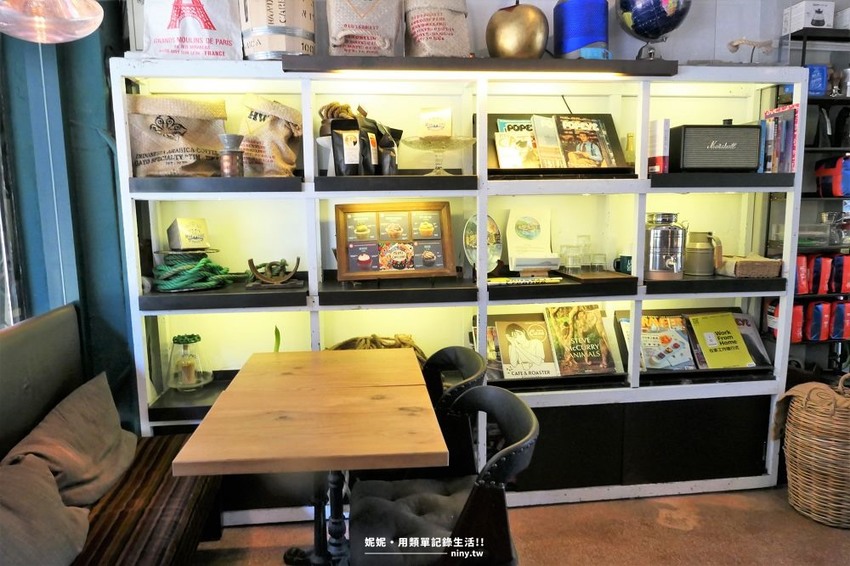 食記。基隆★藏身在彩虹屋內的圖們咖啡 有美味咖哩還能擁抱美麗港口景色 · 妮妮˙ˇ˙用類單記錄生活!!