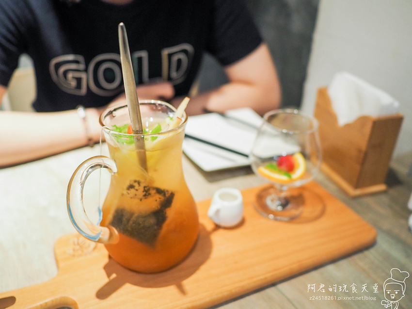 【台北】Maison家｜隱身巷弄內的低調餐酒館｜令人驚艷的爐烤燻豬肋排生蠔分享餐｜國父紀念館美食