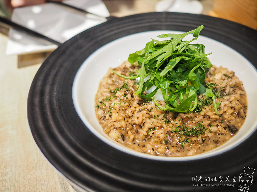 【台北】Maison家｜隱身巷弄內的低調餐酒館｜令人驚艷的爐烤燻豬肋排生蠔分享餐｜國父紀念館美食