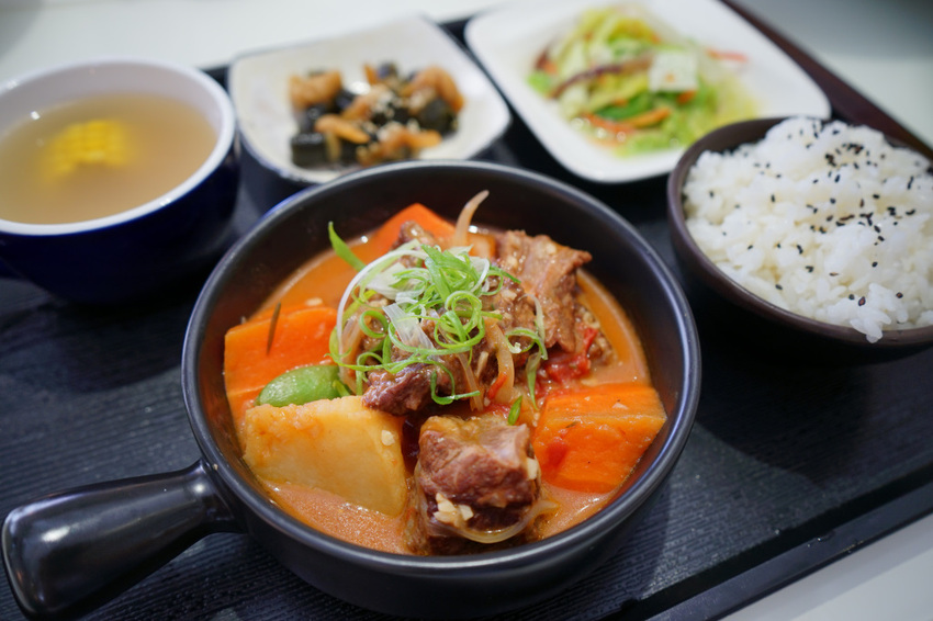 台南｜涵花庭 安平複合式餐廳．IG網美愛店．用餐不限時餐廳推薦！ - 奇奇一起玩樂趣