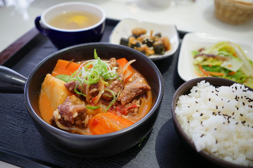 台南｜涵花庭 安平複合式餐廳．IG網美愛店．用餐不限時餐廳推薦！ - 奇奇一起玩樂趣