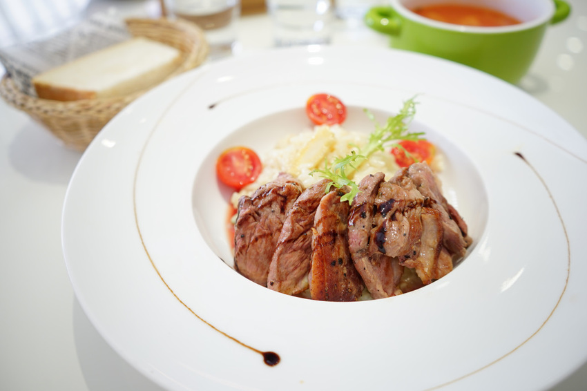 台南｜涵花庭 安平複合式餐廳．IG網美愛店．用餐不限時餐廳推薦！ - 奇奇一起玩樂趣