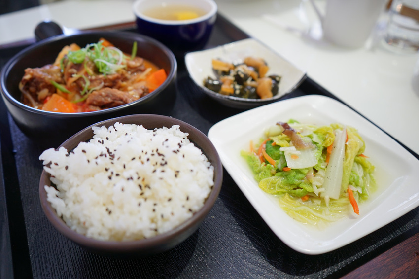 台南｜涵花庭 安平複合式餐廳．IG網美愛店．用餐不限時餐廳推薦！ - 奇奇一起玩樂趣