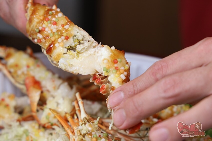 【台南美食】台南唯一!海鮮版的滿漢全席,一道菜竟然就多達20道澎湖海鮮,預約才能吃到喔:涵花庭 - 熱血玩台南。跳躍新世界