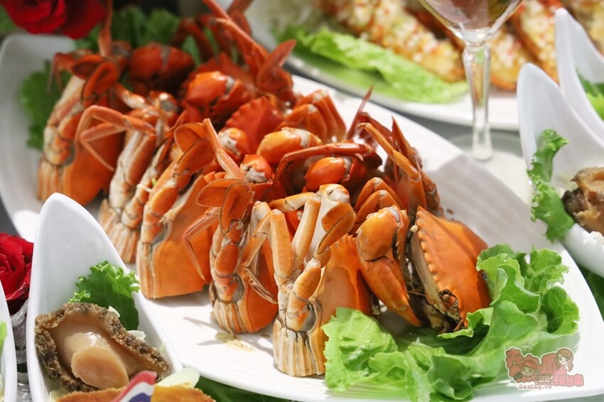 【台南美食】台南唯一!海鮮版的滿漢全席,一道菜竟然就多達20道澎湖海鮮,預約才能吃到喔:涵花庭 - 熱血玩台南。跳躍新世界