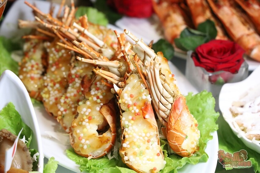 【台南美食】台南唯一!海鮮版的滿漢全席,一道菜竟然就多達20道澎湖海鮮,預約才能吃到喔:涵花庭 - 熱血玩台南。跳躍新世界