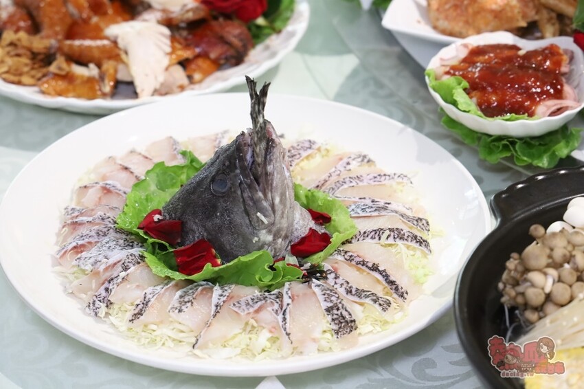 【台南美食】台南唯一!海鮮版的滿漢全席,一道菜竟然就多達20道澎湖海鮮,預約才能吃到喔:涵花庭 - 熱血玩台南。跳躍新世界