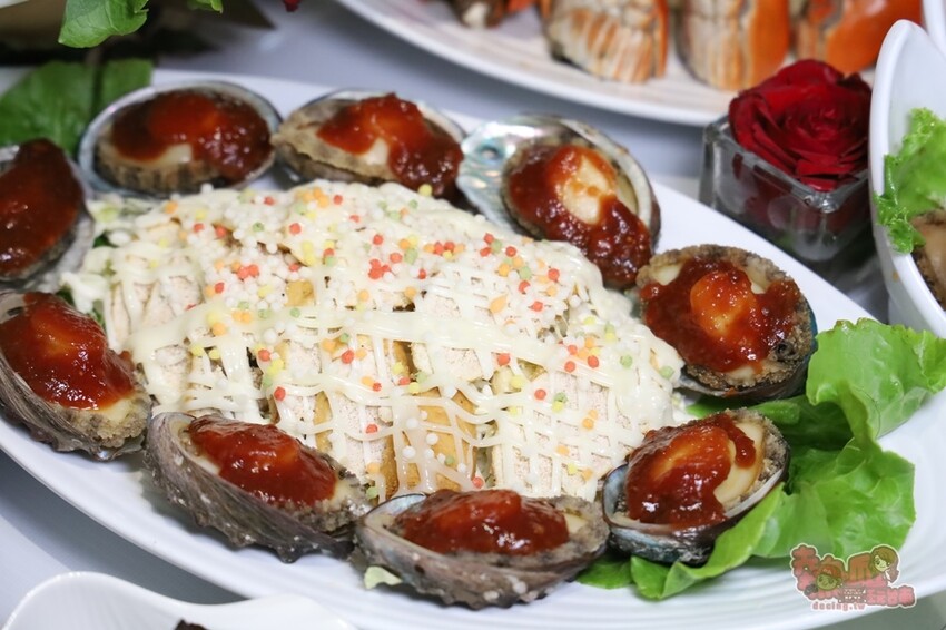 【台南美食】台南唯一!海鮮版的滿漢全席,一道菜竟然就多達20道澎湖海鮮,預約才能吃到喔:涵花庭 - 熱血玩台南。跳躍新世界