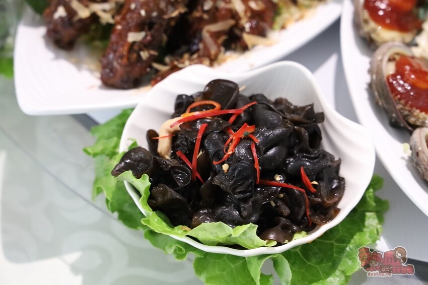 【台南美食】台南唯一!海鮮版的滿漢全席,一道菜竟然就多達20道澎湖海鮮,預約才能吃到喔:涵花庭 - 熱血玩台南。跳躍新世界