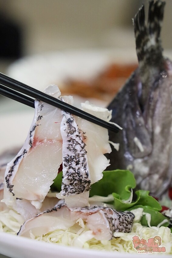 【台南美食】台南唯一!海鮮版的滿漢全席,一道菜竟然就多達20道澎湖海鮮,預約才能吃到喔:涵花庭 - 熱血玩台南。跳躍新世界