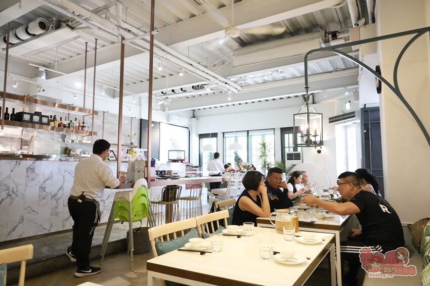 【台南美食】台南唯一!海鮮版的滿漢全席,一道菜竟然就多達20道澎湖海鮮,預約才能吃到喔:涵花庭 - 熱血玩台南。跳躍新世界