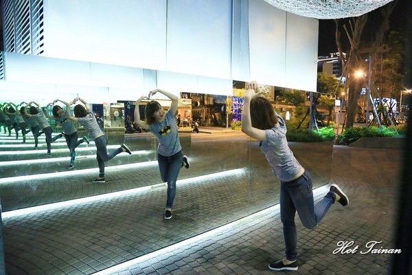 海安路藝術街：【台南景點】尋找遺落在地球上的隕石星球！海安路藝術造街2.0