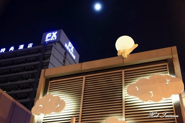 海安路藝術街：【台南景點】尋找遺落在地球上的隕石星球！海安路藝術造街2.0