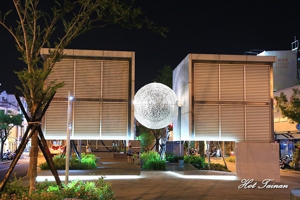 海安路藝術街：【台南景點】尋找遺落在地球上的隕石星球！海安路藝術造街2.0