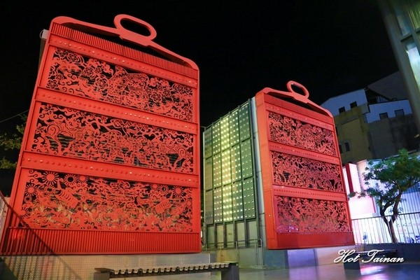 海安路藝術街：【台南景點】尋找遺落在地球上的隕石星球！海安路藝術造街2.0