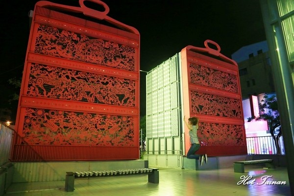 海安路藝術街：【台南景點】尋找遺落在地球上的隕石星球！海安路藝術造街2.0