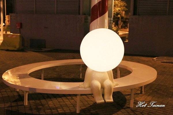 海安路藝術街：【台南景點】尋找遺落在地球上的隕石星球！海安路藝術造街2.0