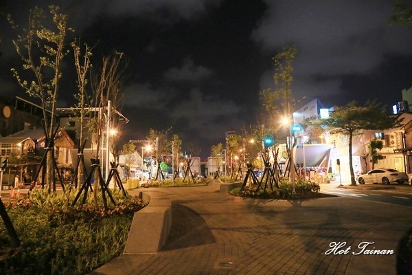 海安路藝術街：【台南景點】尋找遺落在地球上的隕石星球！海安路藝術造街2.0