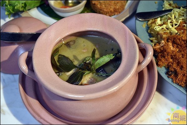 WOO Taiwan:泰國觀光局推薦此生必去十大名店 WOO Taiwan市政店。來自清邁道地美味 環境美到不像話!