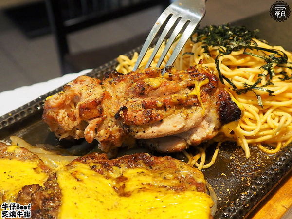 牛仔Beef炙燒牛排: 牛仔Beef炙燒牛排,一中街商圈內平價牛排,炙燒牛排好誘人,飲料小菜吃到飽~