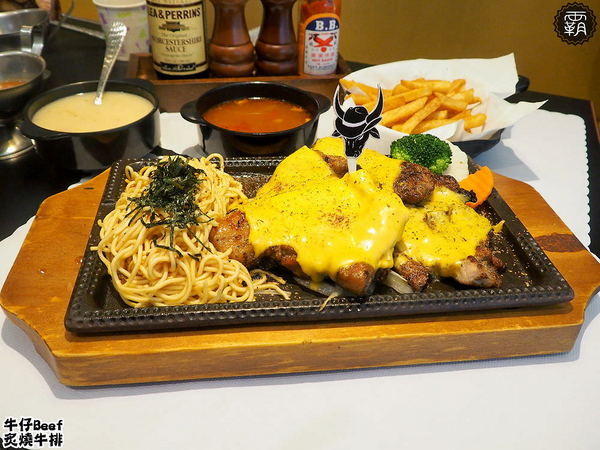 牛仔Beef炙燒牛排: 牛仔Beef炙燒牛排,一中街商圈內平價牛排,炙燒牛排好誘人,飲料小菜吃到飽~