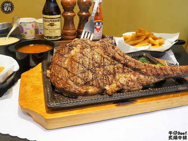 牛仔Beef炙燒牛排: 牛仔Beef炙燒牛排,一中街商圈內平價牛排,炙燒牛排好誘人,飲料小菜吃到飽~