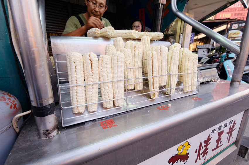 台中沙鹿│大炳烤玉米-直立式烘烤土玉米.就愛獨家口味醬料跟老闆用心的烘烤 - 藍色起士的美食主義