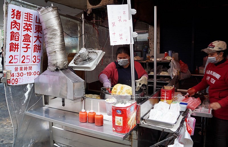 台中沙鹿│大炳烤玉米-直立式烘烤土玉米.就愛獨家口味醬料跟老闆用心的烘烤 - 藍色起士的美食主義