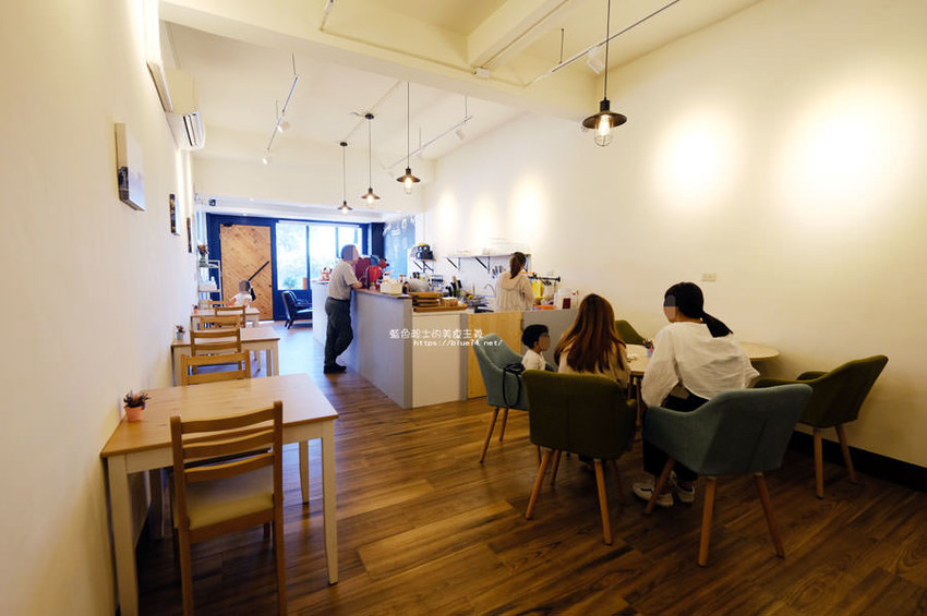 彰化二林│Loca cafe-二林也有咖啡館可以續攤耶 - 藍色起士的美食主義