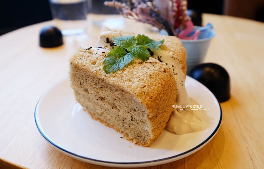 彰化二林│Loca cafe-二林也有咖啡館可以續攤耶 - 藍色起士的美食主義