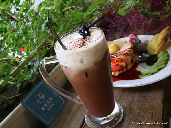 新南五五製氷所:台中美食│新南五五製氷所〃台中大里舒芙蕾厚鬆餅推薦,還有冬季甜湯暖暖上市~