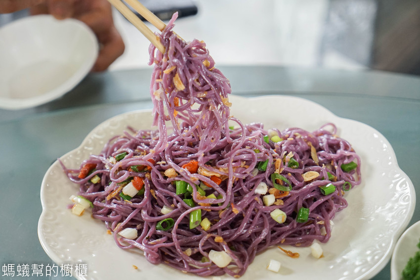 鹿谷省城甕缸雞 | 食尚玩家推薦鹿谷甕缸雞,外皮透光酥脆肉嫩汁多 !特色紫薯麵、自家製古早味鹹豬肉,鹿谷必吃美食餐廳。 - 螞蟻幫的櫥櫃