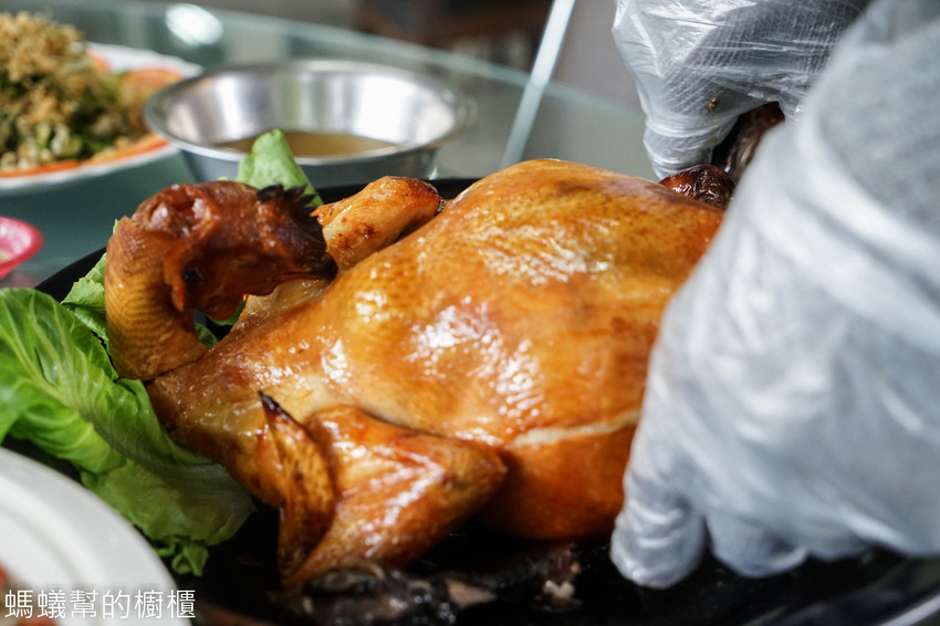 鹿谷省城甕缸雞 | 食尚玩家推薦鹿谷甕缸雞,外皮透光酥脆肉嫩汁多 !特色紫薯麵、自家製古早味鹹豬肉,鹿谷必吃美食餐廳。 - 螞蟻幫的櫥櫃