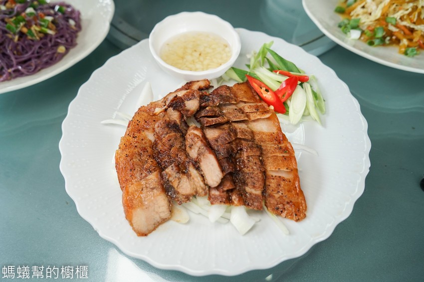 鹿谷省城甕缸雞 | 食尚玩家推薦鹿谷甕缸雞,外皮透光酥脆肉嫩汁多 !特色紫薯麵、自家製古早味鹹豬肉,鹿谷必吃美食餐廳。 - 螞蟻幫的櫥櫃