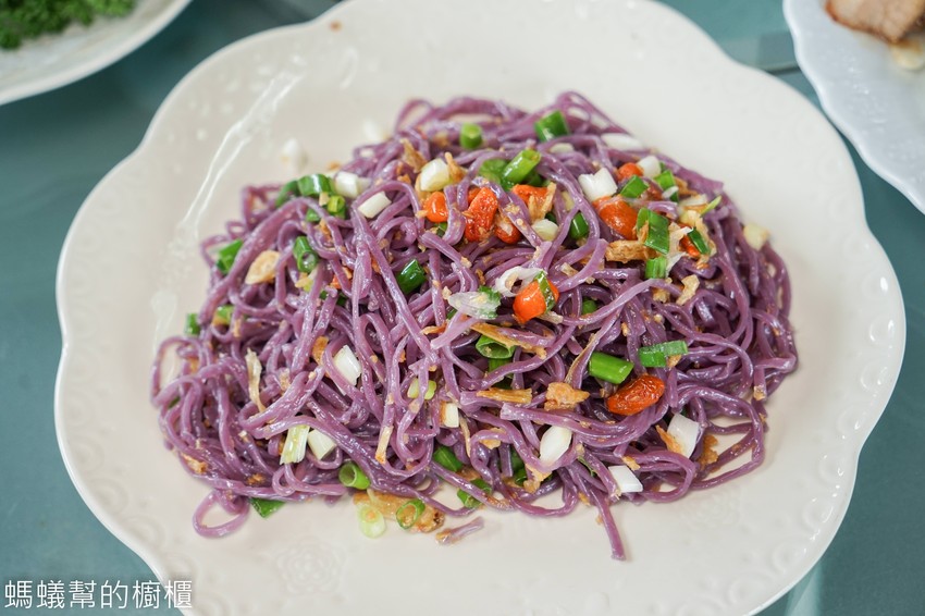 鹿谷省城甕缸雞 | 食尚玩家推薦鹿谷甕缸雞,外皮透光酥脆肉嫩汁多 !特色紫薯麵、自家製古早味鹹豬肉,鹿谷必吃美食餐廳。 - 螞蟻幫的櫥櫃