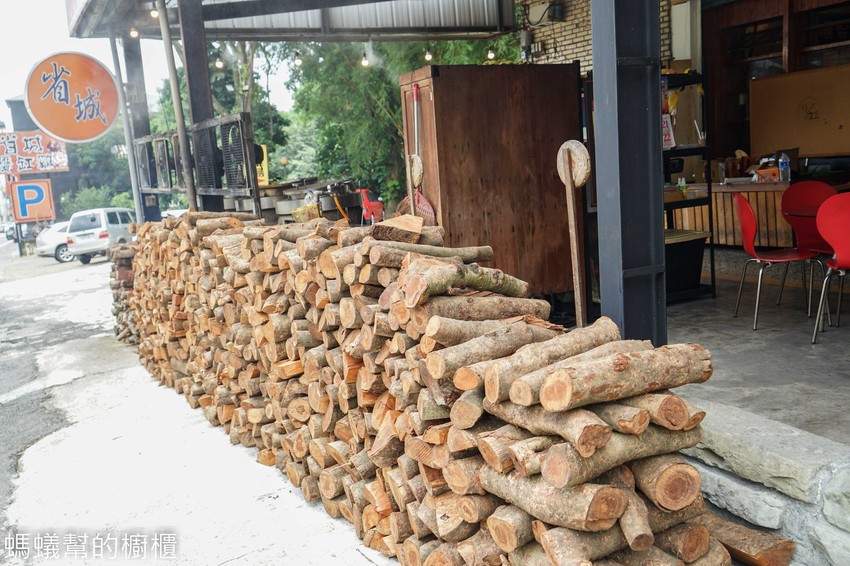 鹿谷省城甕缸雞 | 食尚玩家推薦鹿谷甕缸雞,外皮透光酥脆肉嫩汁多 !特色紫薯麵、自家製古早味鹹豬肉,鹿谷必吃美食餐廳。 - 螞蟻幫的櫥櫃