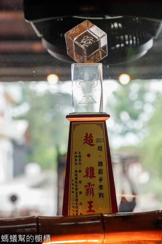 鹿谷省城甕缸雞 | 食尚玩家推薦鹿谷甕缸雞,外皮透光酥脆肉嫩汁多 !特色紫薯麵、自家製古早味鹹豬肉,鹿谷必吃美食餐廳。 - 螞蟻幫的櫥櫃