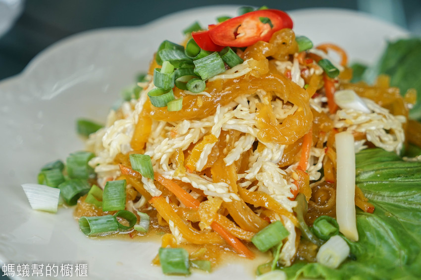 鹿谷省城甕缸雞 | 食尚玩家推薦鹿谷甕缸雞,外皮透光酥脆肉嫩汁多 !特色紫薯麵、自家製古早味鹹豬肉,鹿谷必吃美食餐廳。 - 螞蟻幫的櫥櫃