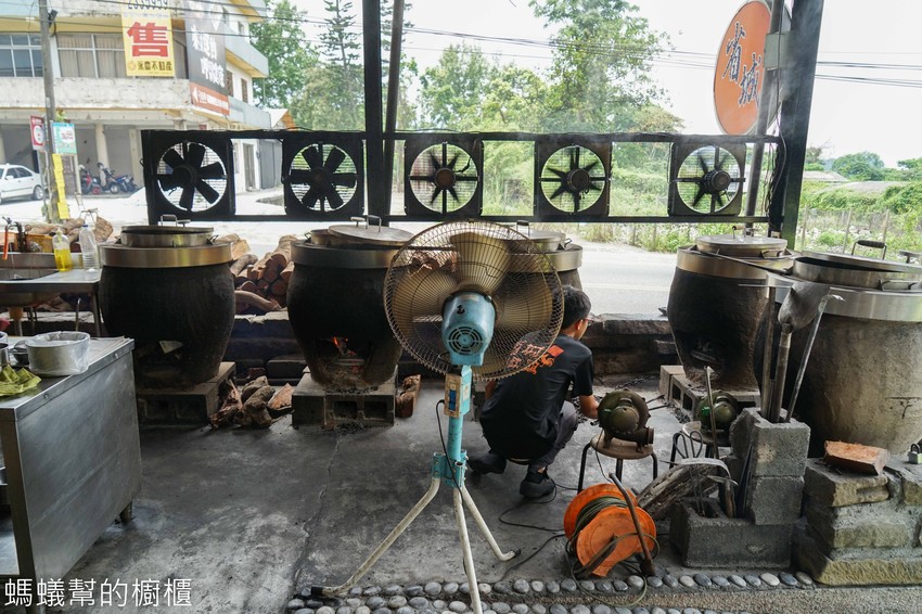 鹿谷省城甕缸雞 | 食尚玩家推薦鹿谷甕缸雞,外皮透光酥脆肉嫩汁多 !特色紫薯麵、自家製古早味鹹豬肉,鹿谷必吃美食餐廳。 - 螞蟻幫的櫥櫃