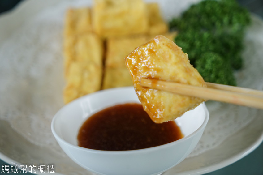 鹿谷省城甕缸雞 | 食尚玩家推薦鹿谷甕缸雞,外皮透光酥脆肉嫩汁多 !特色紫薯麵、自家製古早味鹹豬肉,鹿谷必吃美食餐廳。 - 螞蟻幫的櫥櫃