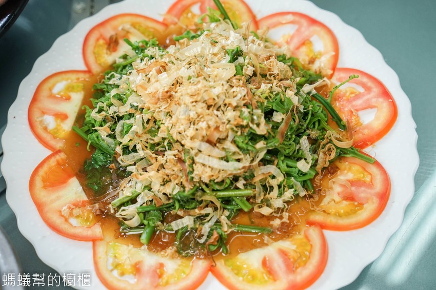 鹿谷省城甕缸雞 | 食尚玩家推薦鹿谷甕缸雞,外皮透光酥脆肉嫩汁多 !特色紫薯麵、自家製古早味鹹豬肉,鹿谷必吃美食餐廳。 - 螞蟻幫的櫥櫃