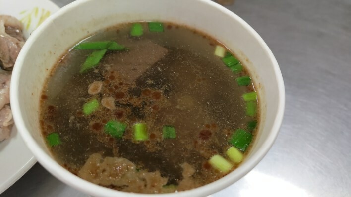 【基隆美食】孝三大腸圈 | 人氣銅板小吃、孝三路巷弄美食